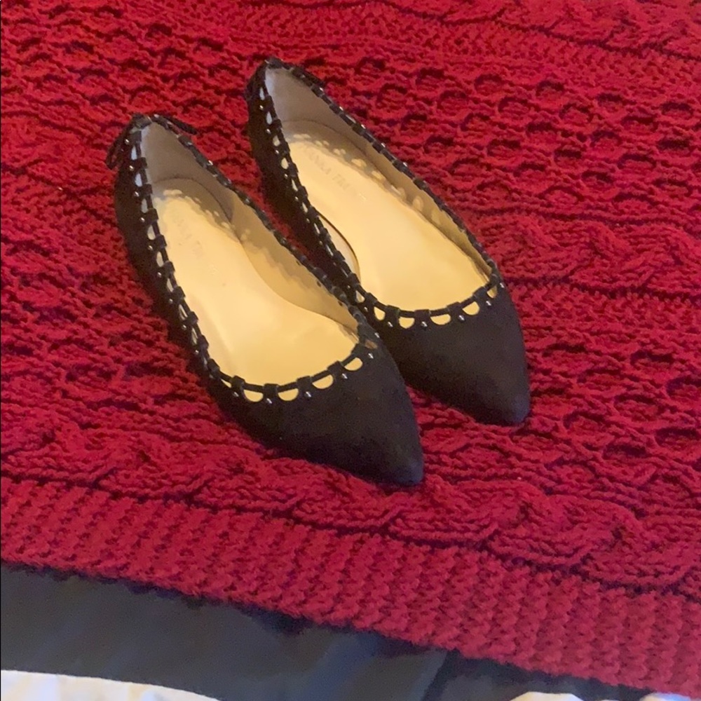 Ivanka Trump black pointy flats